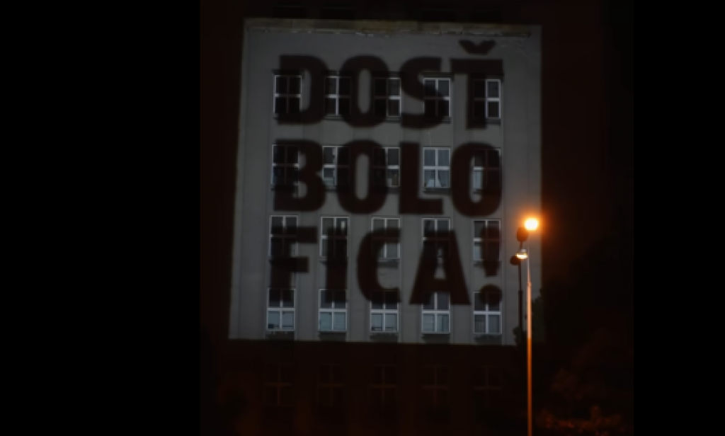 Nasvietenie budovy rezortu vnútra lídrom opozičného hnutia Slovensko Igorom Matovičom. FOTO: Facebook Igora Matoviča