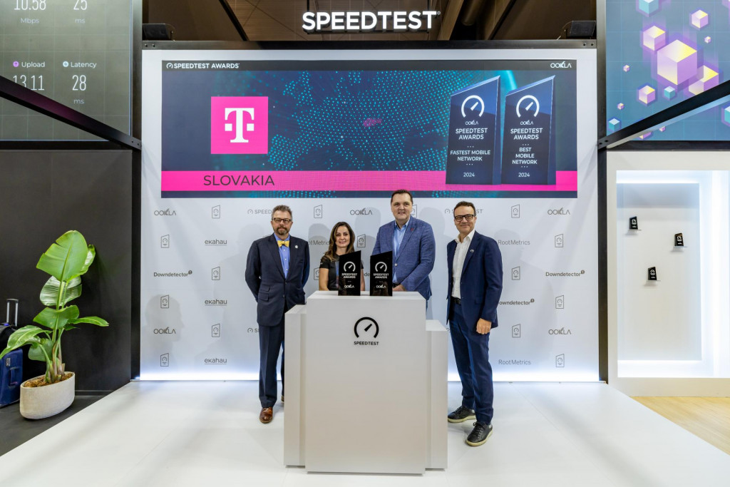 Zľava CEO a prezident spoločnosti Ookla Stephen Bye, riaditeľka mass market Slovak Telekomu Martina Kandera, riaditeľ IT a technológií Slovak Telekomu Vladan Pekovič a senior viceprezident a vedúci predaja pre regióny EMEA a APAC spoločnosti Ookla Chafic Traboulsi.