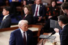 Americký prezident Donald Trump sa zúčastňuje na spoločnom zasadnutí Kongresu v snemovni Kapitolu USA vo Washingtone, D.C.. FOTO: Reuters