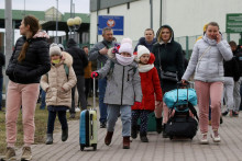 Utečenci z Ukrajiny. FOTO: Reuters