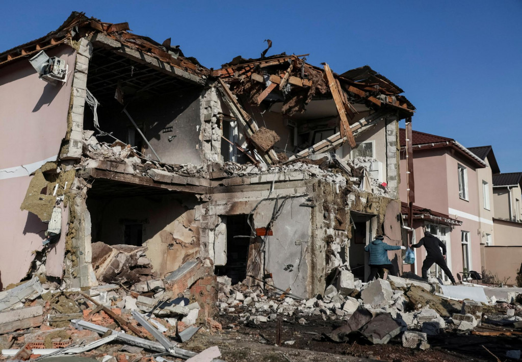 Zničený dom po ruskom útoku. FOTO: Reuters