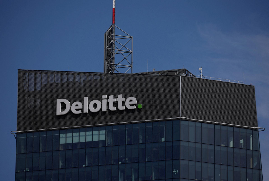 Deloitte v USA používa na sledovanie dochádzky kombináciu záznamov z prístupových kariet a časových výkazov. FOTO: REUTERS
