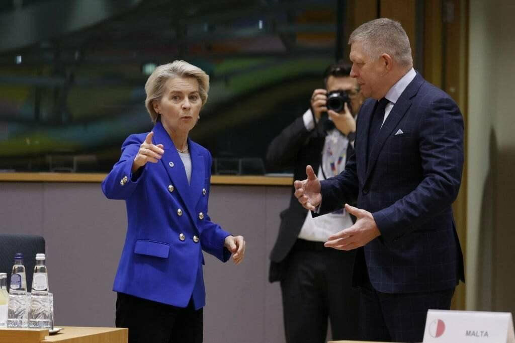 Ursula von der Lyenová a Robert Fico. FOTO: TASR/AP