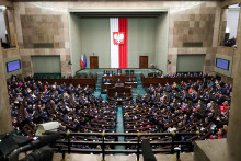 Kurzy sú prednostne určené pre členov výboru pre obranu a výboru pre špeciálne služby. FOTO: REUTERS