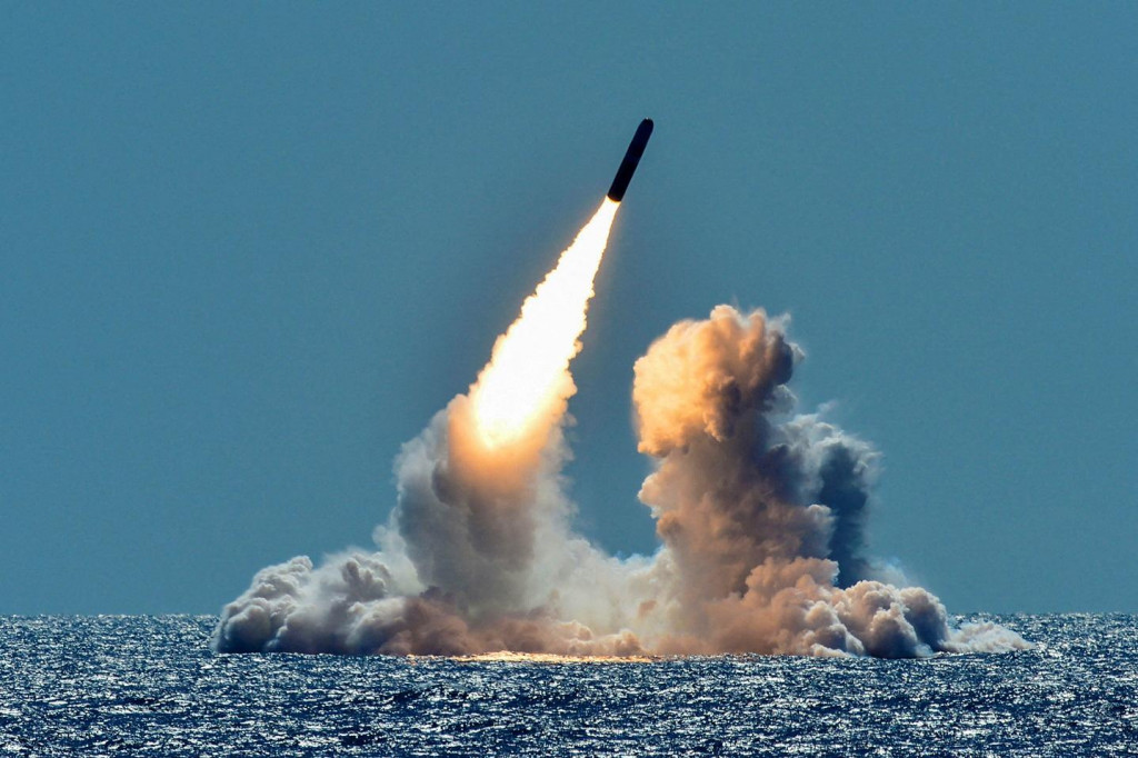 Neozbrojená strela Trident II D5 je skúšobne odpálená z ponorky USS Nebraska. FOTO: REUTERS