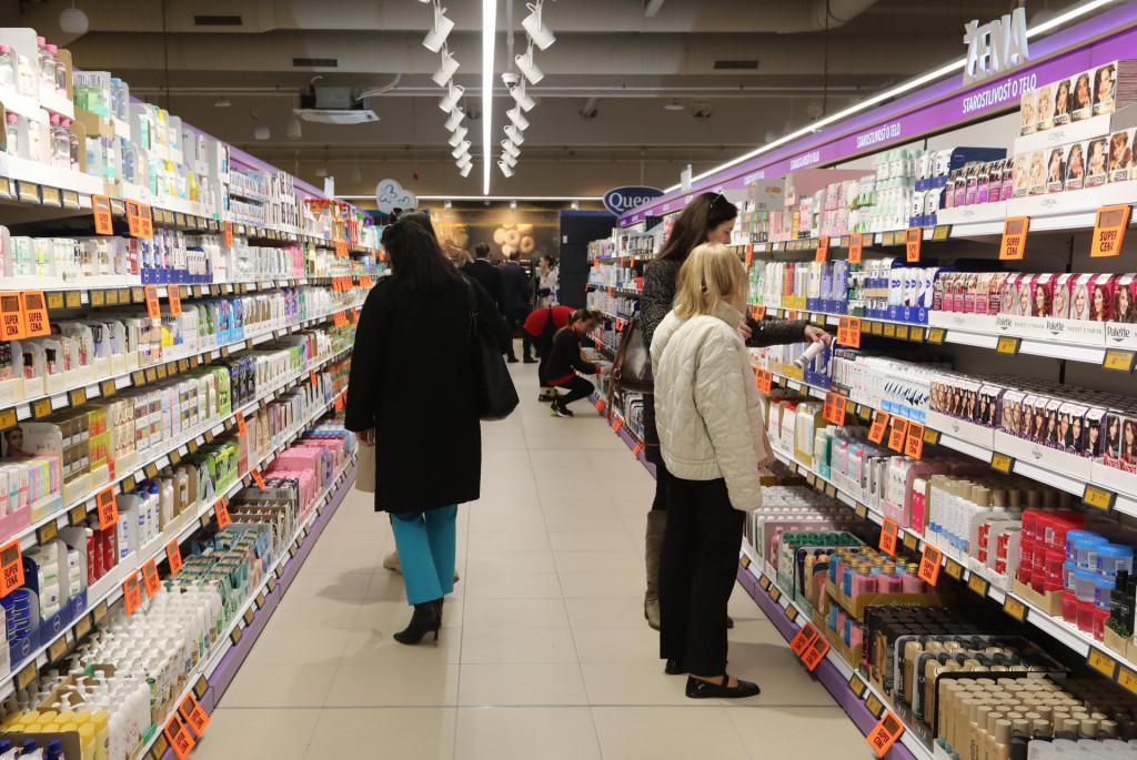 Vyšší nákupný apetít Slovákov v minulom roku pomohol našej ekonomike. FOTO: HN/Peter Mayer