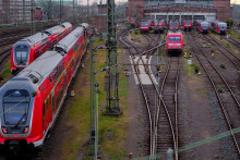 Agentúra DPA chronické meškania na nemeckých železniciach označila za národnú hanbu krajiny, ktorá sa kedysi pýšila presnosťou a spoľahlivou technikou. FOTO: REUTERS