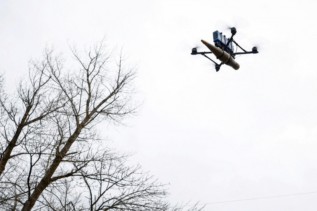 FILE PHOTO: A first-person view (FPV) drone is seen in flight at a training location of the 113th Territorial Defence Brigade of the Ukrainian Armed Forces, amid Russia‘s attack on Ukraine, at undisclosed location in Kharkiv region, Ukraine January 19, 2025. REUTERS/Alina Smutko/File Photo FOTO: Alina Smutko
