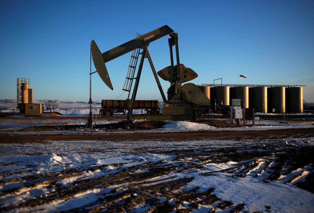 Cena Brentu v stredu klesla na najnižšiu úroveň od decembra 2021 po tom, ako zásoby komodity v USA nečakane vzrástli a aliancia OPEC+ oznámila zámer zvýšiť ťažobné kvóty. FOTO: REUTERS