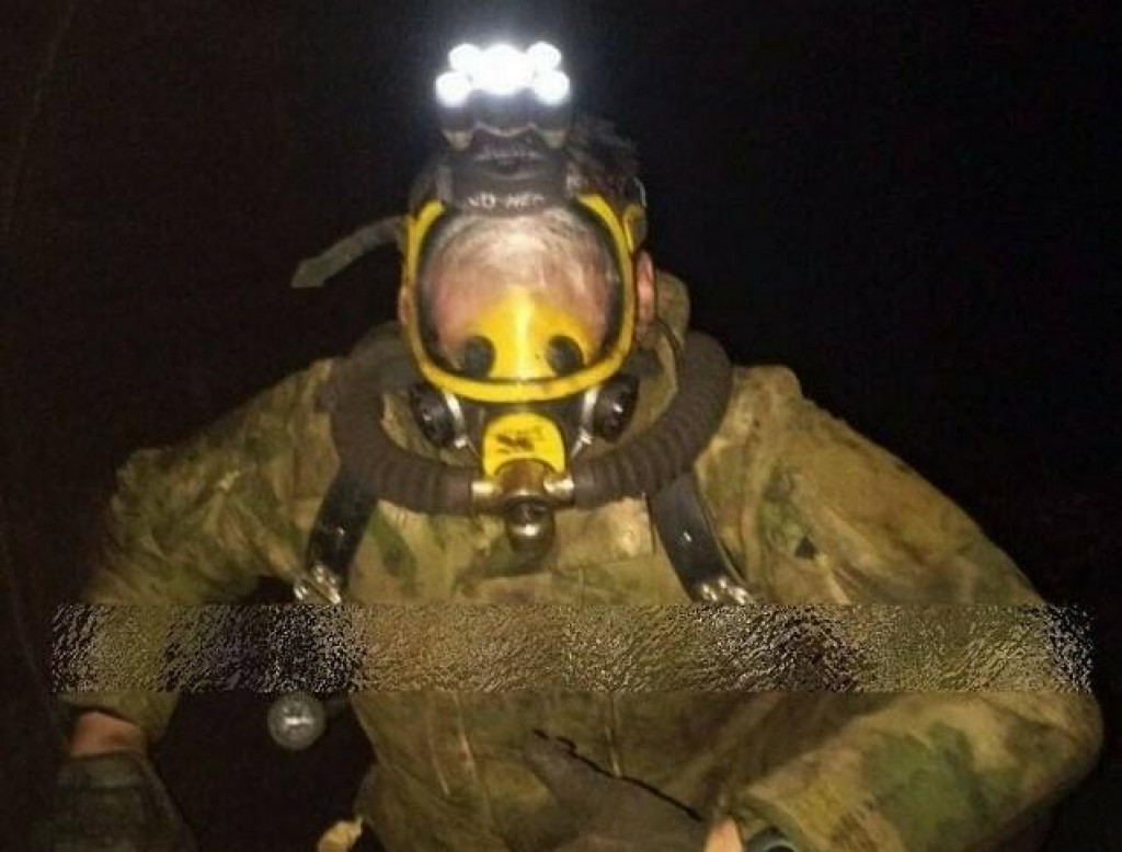 Ruský vojak v plynovode. FOTO: X/@igorsushko