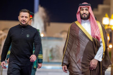 Ukrajinský prezident Volodymyr Zelenskyj a saudský princ Mohamed bin Salmán. FOTO: REUTERS