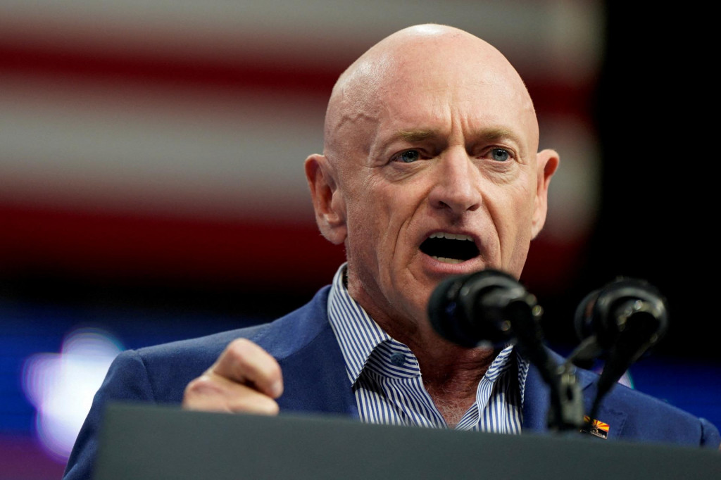 Demokratický senátor za Arizonu Mark Kelly. FOTO: Reuters