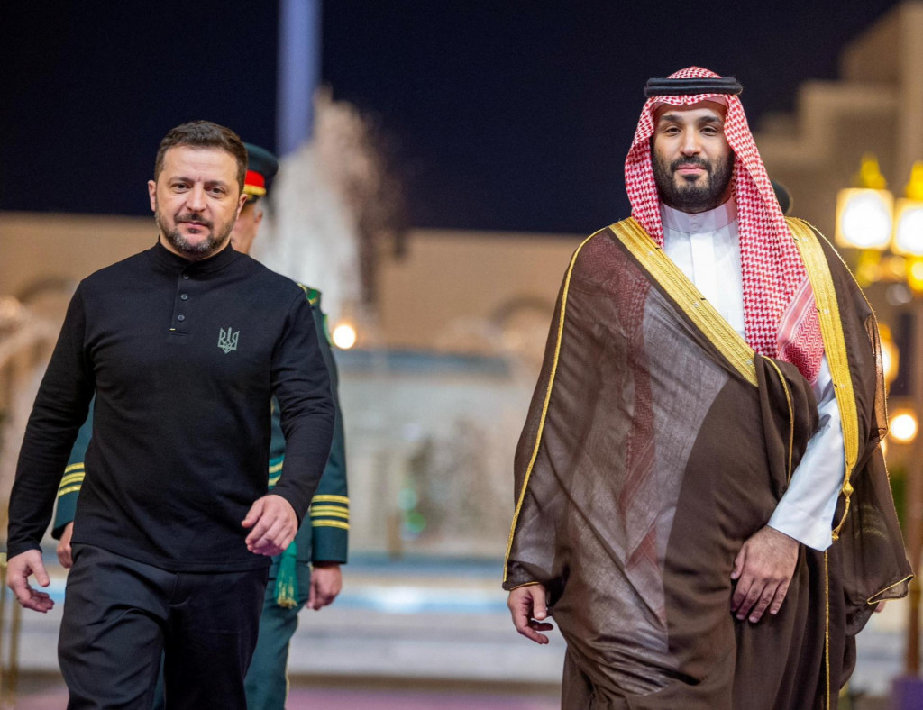 Ukrajinský prezident Volodymyr Zelenskyj a saudský princ Mohamed bin Salmán. FOTO: REUTERS