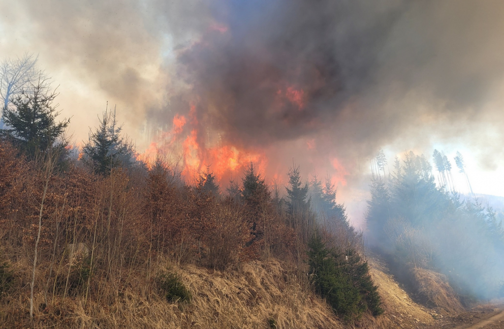 Požiar v Oravskej Jasenici. FOTO: HaZZ