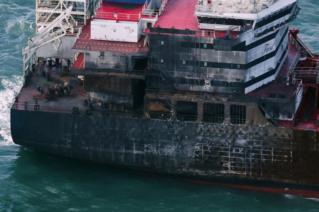Poškodený trup ropného tankera Stena Immaculate po zrážke s nákladnou loďou pri severovýchodnom pobreží Anglicka. FOTO: Reuters