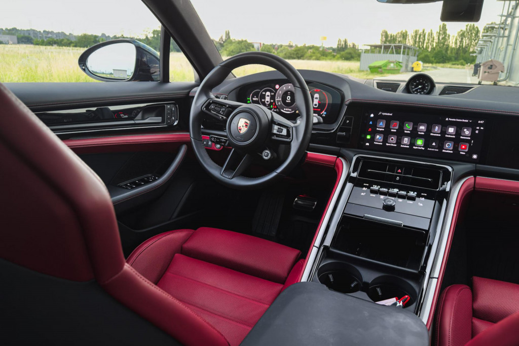 Porsche Panamera 4. FOTO: HN/Radoslav Petrík