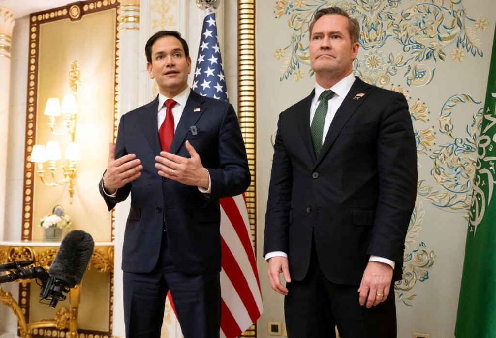 Americký minister vnútra Marco Rubio a poradca pre národnú bezpečnosť Mike Waltz pred začiatkom mierových rokovaní v Saudskej Arábii. FOTO: REUTERS