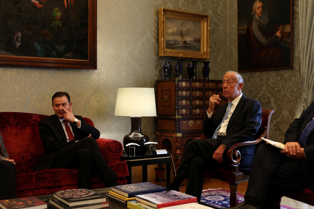 Portugalský premiér Luis Montenegro sa stretol s prezidentom Marcelom Rebelom. FOTO: Reuters