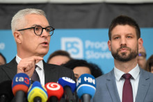 Na snímke zľava podpredseda PS Ivan Korčok a líder strany Michal Šimečka. FOTO: TASR/Martin Baumann