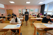 Na snímke príprava na písomné maturitné skúšky.
FOTO: TASR/Henrich Mišovič