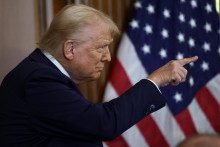 Americký prezident Donald Trump hneď v prvých dňoch v úrade vydal stovky dekrétov obmedzujúcich medzinárodný obchod.

FOTO: REUTERS