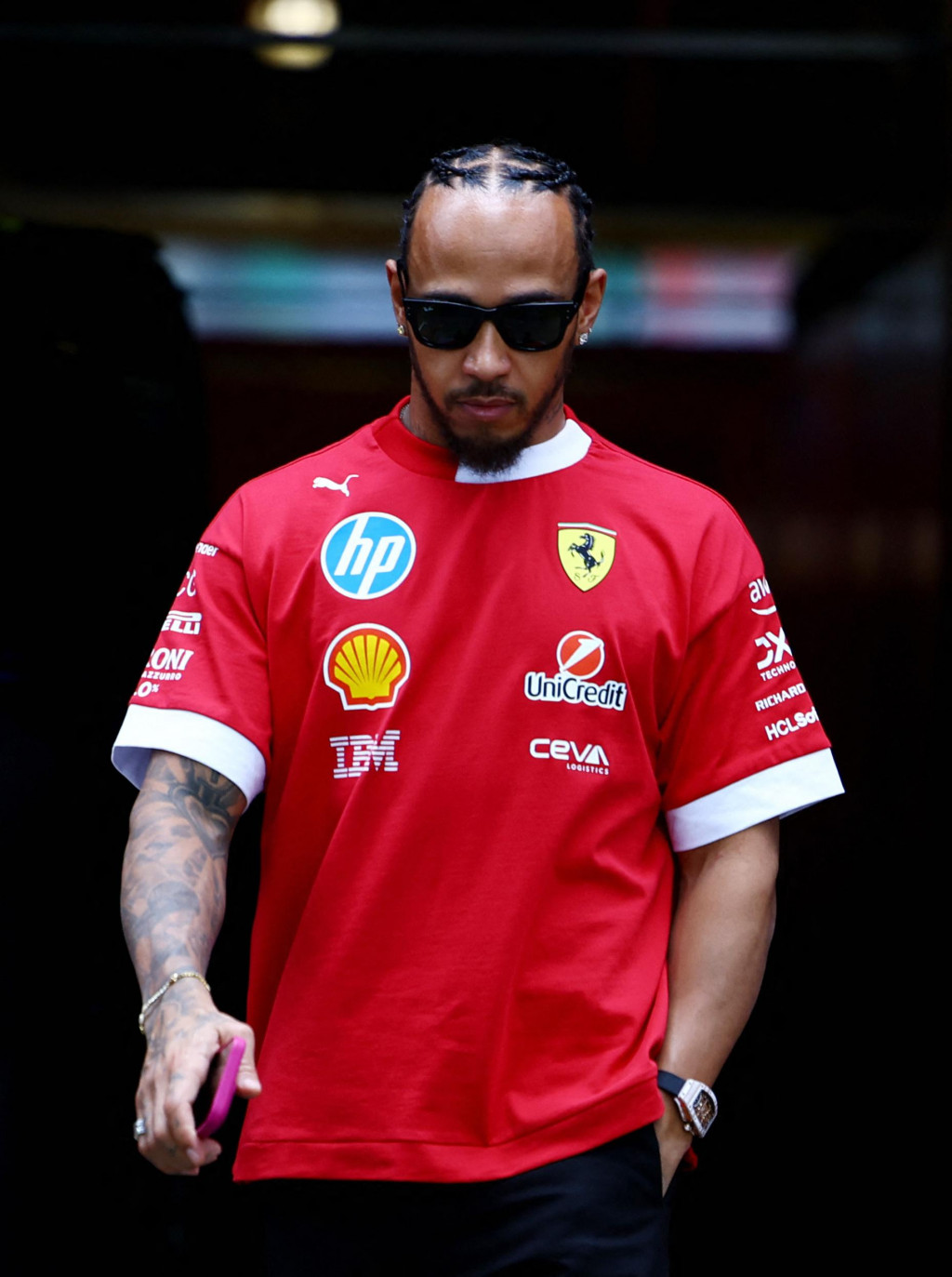 Na sklonku kariéry sa Lewis Hamilton postaral o traskavý prestup, keď sa stal jazdcom ikonickej stajne Ferrari. FOTO: Reuters