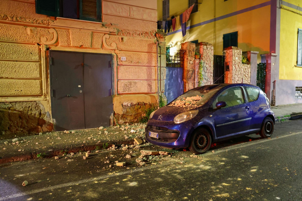 Otrasy o sile 4,4 stupňa pocítili obyvatelia Neapola o 1:25 SEČ. FOTO: Reuters