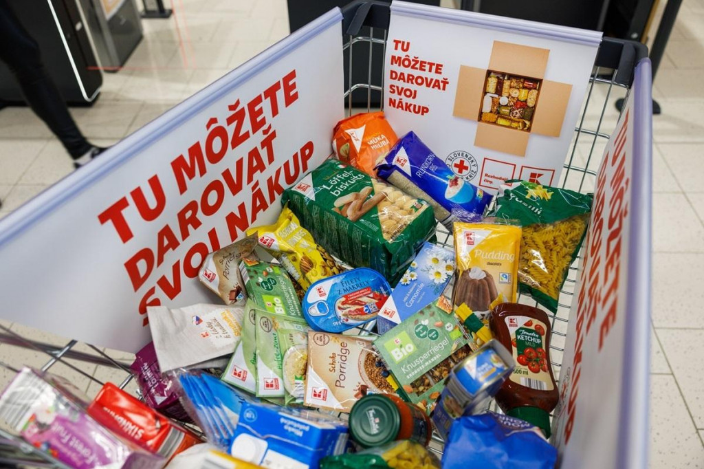 Do potravinovej zbierky sa zákazníci Kauflandu môžu zapojiť v predajniach po celom Slovensku.