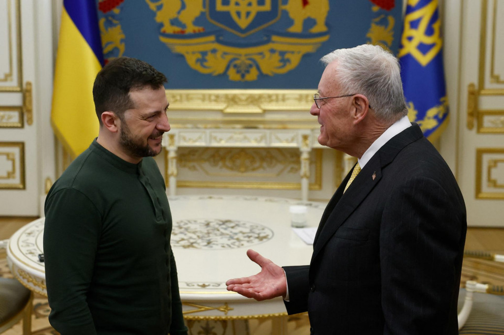 Osobitný vyslanec USA pre Ukrajinu a Rusko Keith Kellogg sa stretáva s ukrajinským prezidentom Volodymyrom Zelenským. FOTO: Reuters