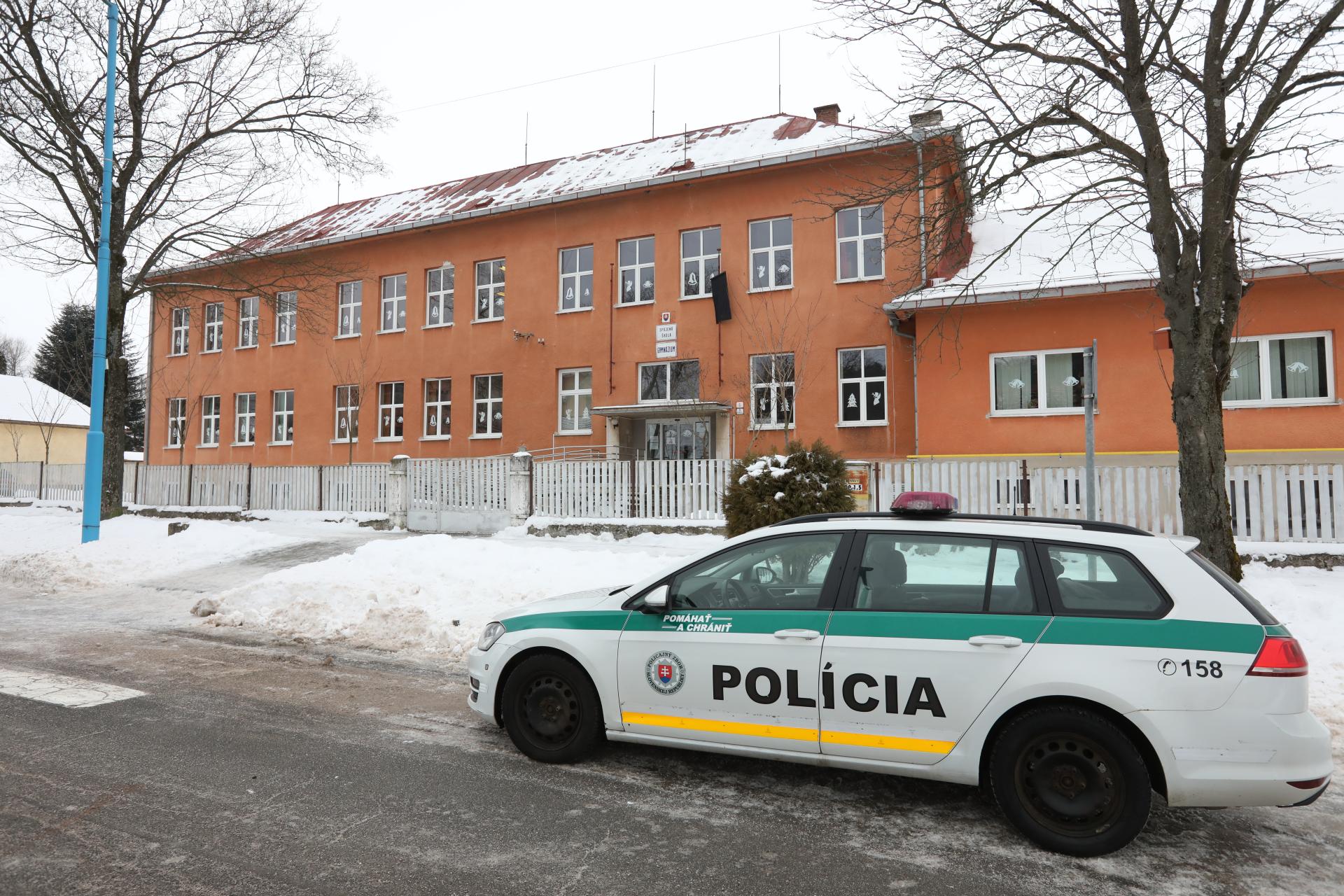 Úrad inšpekčnej služby v kauze útoku na gymnáziu v Spišskej Starej Vsi obvinil policajta