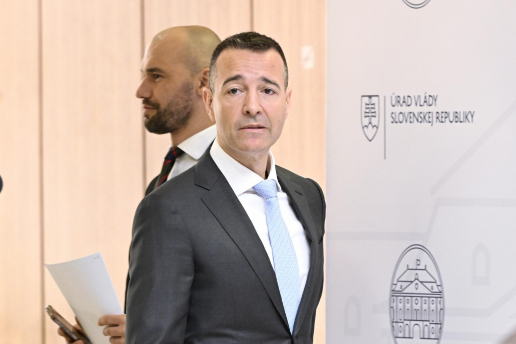 Tomáš Drucker predstavil, ako bude fungovať nový systém ospravedlňovania detí od rodičov. FOTO: TASR/P. Neubauer