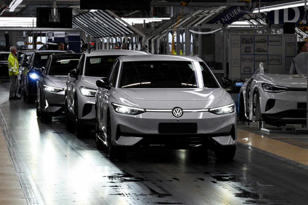 Automobilový sektor, disponujúci technológiami a kapacitami, vidí šancu, ako časť svojich kapacít preorientovať.