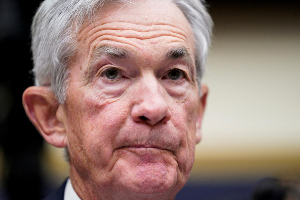 Šéf amerického Fedu Jerome Powell pred finančným výborom Kongresu potvrdil, že ekonomike sa darí celkom dobre, preto má dôvod so zmenou kurzu menovej politiky vyčkávať. FOTO: REUTERS