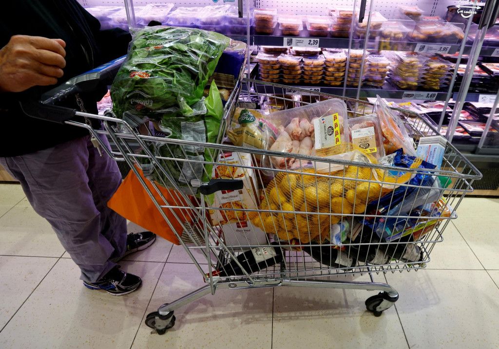 V eurozóne medziročný rast spotrebiteľských cien vo februári spomalil na 2,3 percenta z januárových 2,5 percenta. FOTO: REUTERS