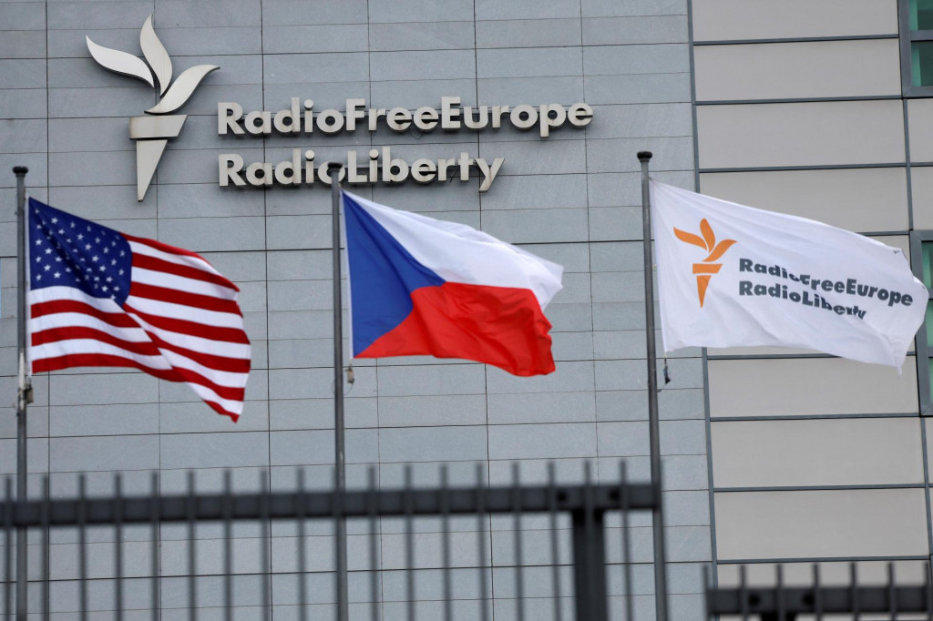 Amerika prezidenta Donalda Trumpa prestáva financovať Rádio Slobodná Európa. To má sídlo v Prahe. FOTO: Reuters/D. W. Cerny