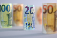 Za 12 mesiacov do konca januára zaznamenala eurozóna prebytok bežného účtu platobnej bilancie na úrovni 408 miliárd eur, čo predstavuje 2,7 percenta hrubého domáceho produktu. FOTO: REUTERS