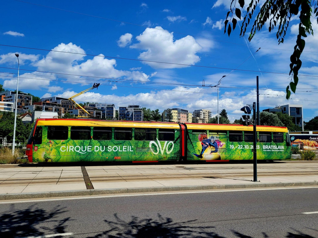 Kanadsk&yacute;ch cirkusantov bolo možn&eacute; vidieť aj v Bratislave. FOTO: Bigmedia