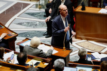 Francúzsky minister hospodárstva, financií, priemyselnej a digitálnej bezpečnosti Eric Lombard sa pozerá na otázky na zasadnutie vlády v Národnom zhromaždení v Paríži, Francúzsko, 18. marca 2025. FOTO: REUTERS