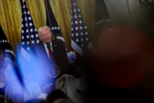 Donald Trump v Bielom dome, 26. marca 2025. FOTO: REUTERS