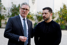 Britský premiér Keir Starmer a ukrajinský prezident Volodymyr Zelenskyj. FOTO: Reuters