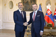 Prezident Peter Pellegrini (vpravo) prijal novovymenovaného predsedu Národnej rady Richarda Rašiho. FOTO: TASR/Pavel Neubauer