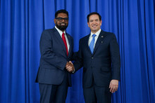 Guyanský prezident Mohamed Irfaan Ali a americký minister zahraničných vecí Marco Rubio. FOTO: Reuters