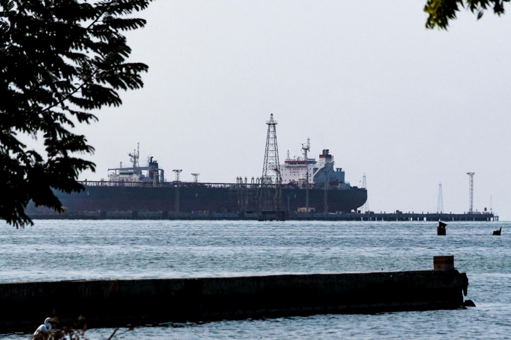 Ropný tanker pri Venezuele. FOTO: Reuters