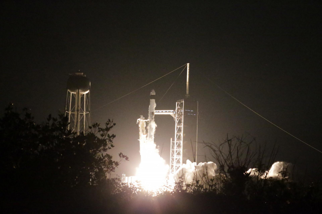 Štart rakety Falcon 9 spoločnosti SpaceX. FOTO: Reuters