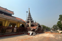 Zničená pagoda po silnom zemetrasení v mjanmarskom meste Mandalaj. FOTO: TASR/AP