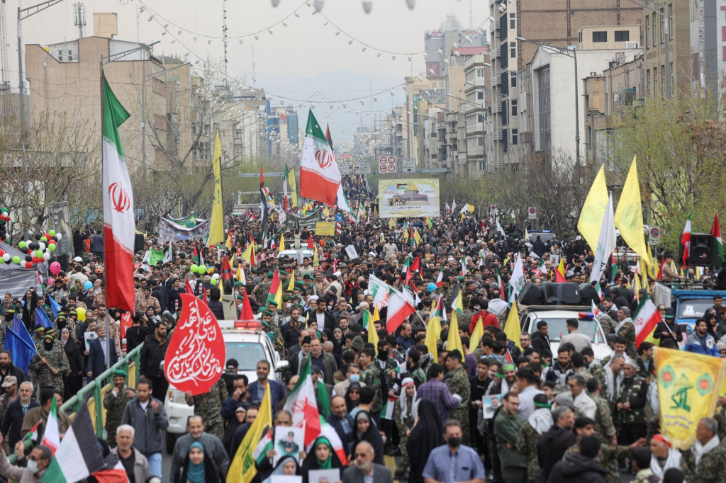 Iránci sa zúčastňujú protestu pri príležitosti každoročného dňa al-Quds (Deň Jeruzalema) v posledný piatok svätého mesiaca ramadán v Teheráne, Irán, 28. marca 2025. FOTO: REUTERS