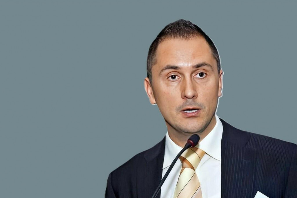 Peter Benčúrik v SLOVAKIA travel dlho nevydržal.