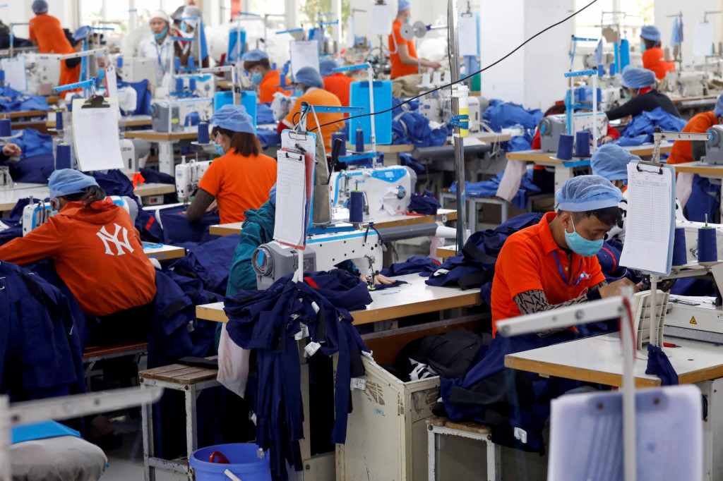 Vietnam je dôležitou výrobnou základňou pre mnohé západné spoločnosti. FOTO: REUTERS