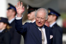 Britský kráľ Charles prilieta na letisko G. B. Pastine – Rím Ciampino na štátnu návštevu v Ciampine pri Ríme. FOTO: Reuters