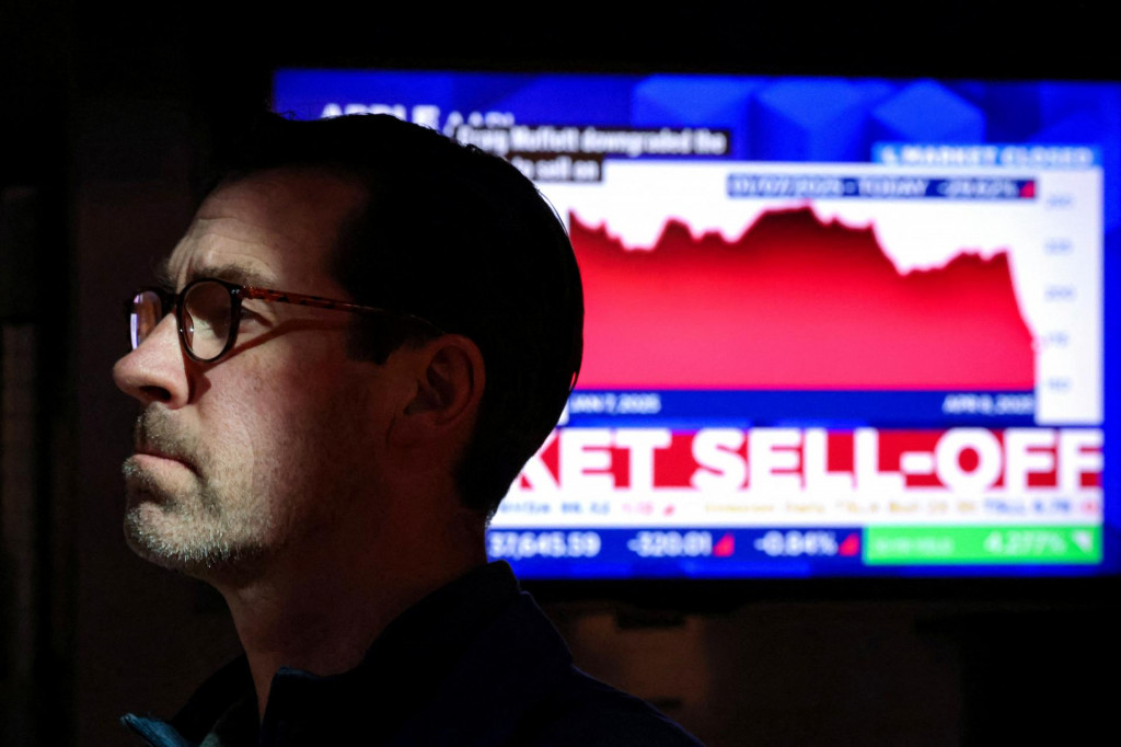Dow Jonesov index, ktorý zahŕňa akcie tridsiatich popredných amerických podnikov, stratil 0,84 percenta a zakončil obchodovanie na 37 645,59 bodu. FOTO: REUTERS